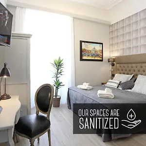 https://capricci-romani.it-romehotels.com