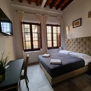 https://florence-luxury-rooms.it-tuscanyhotel.com